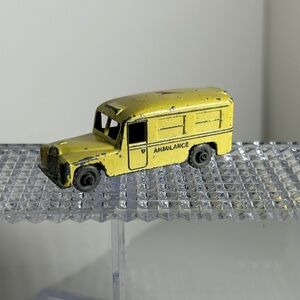 Vintage Lesney Matchbox No. 14 Daimler Ambulance die-cast toy car